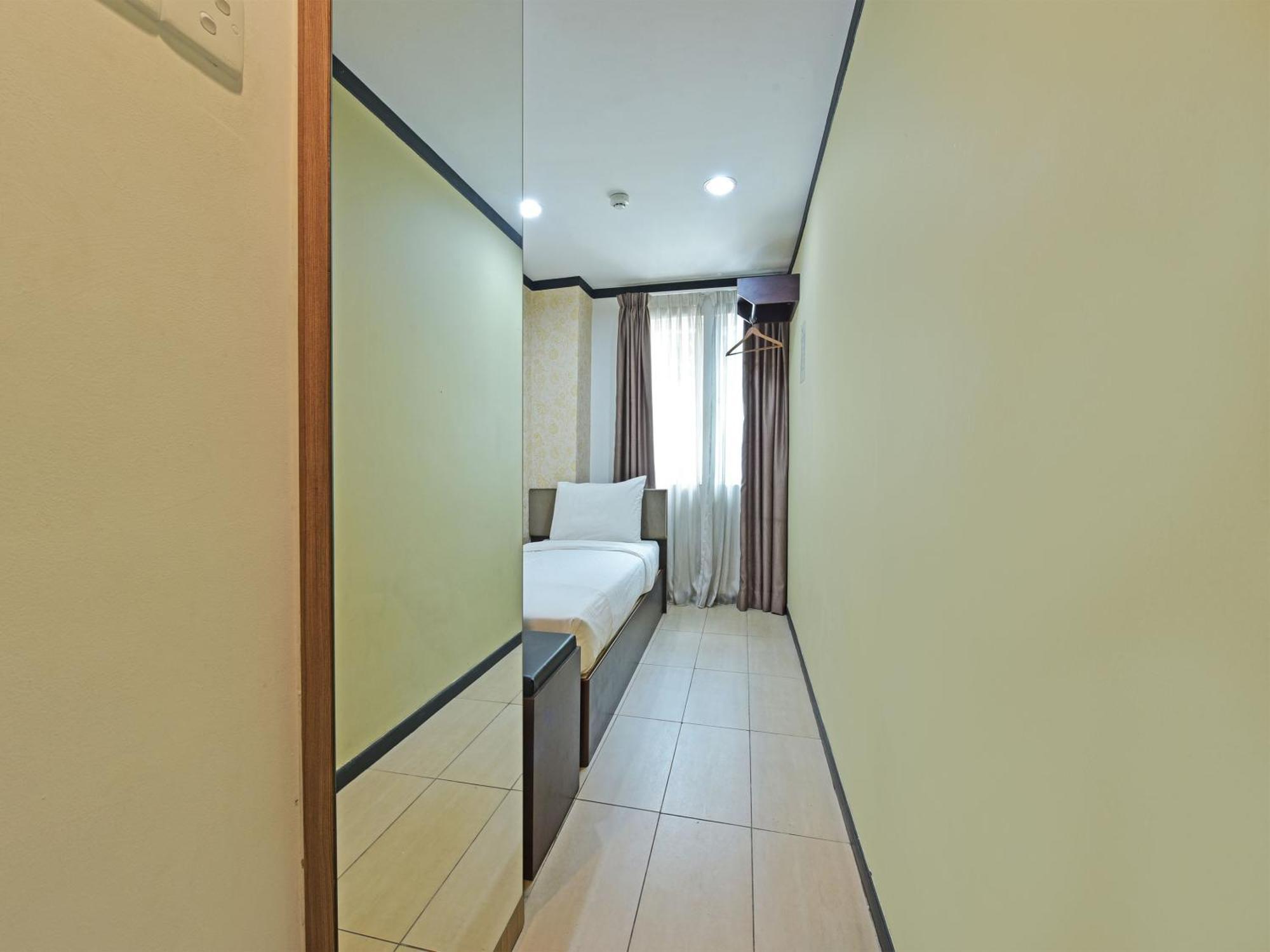 Oyo 91009 One Enigma Hotel Куала-Лумпур Экстерьер фото
