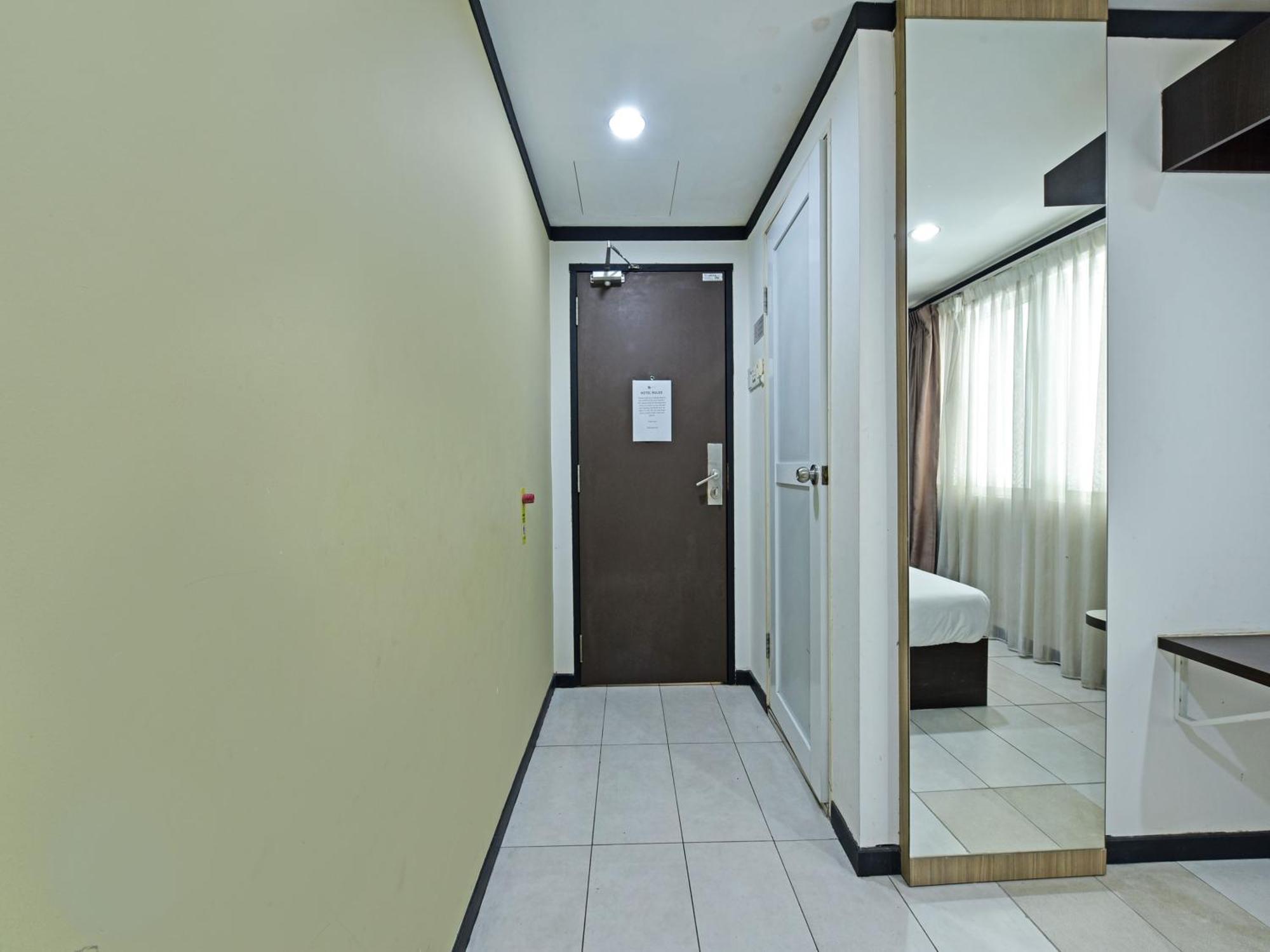 Oyo 91009 One Enigma Hotel Куала-Лумпур Экстерьер фото